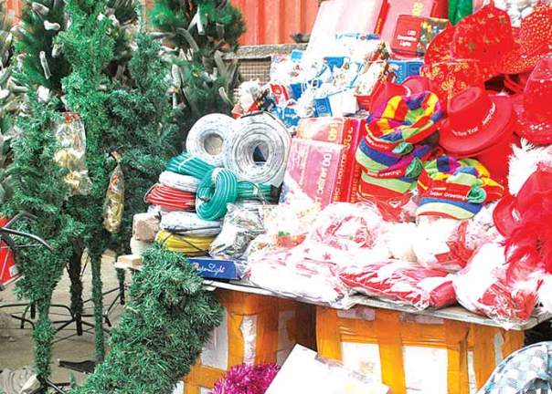 Decorators, items’ sellers smile to bank as Lagos, other cities wear new looks for Christmas 