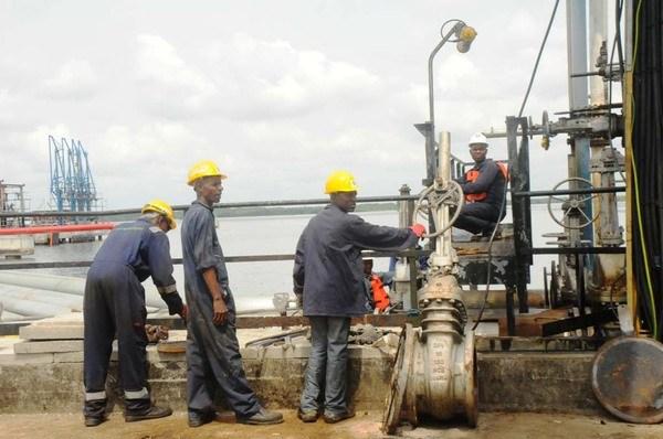 Oil workers wield strike against FG’s payroll reform plan