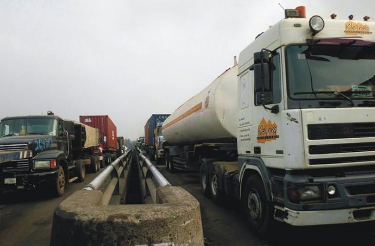 Again, Apapa suffocates as trucks leave holding bay for bridges