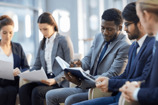 5 reasons a fund manager is your plug in a declining yield environment 