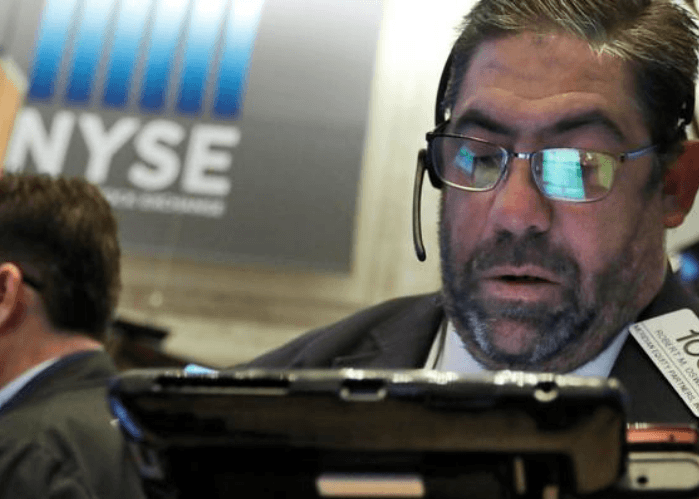 US stocks wobble on mixed earnings news