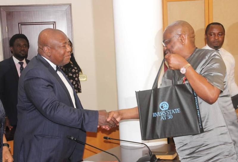R-L: Governor Nyesom Wike of Rivrs State with the Ag. MD of NDDC, Nelson Briambaifa during a visit by the Commission in PH on Wednesday.