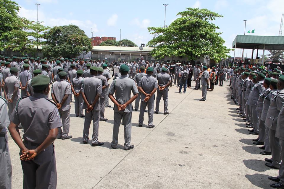 Pandemonium as customs officer shoot motorist in Iseyin