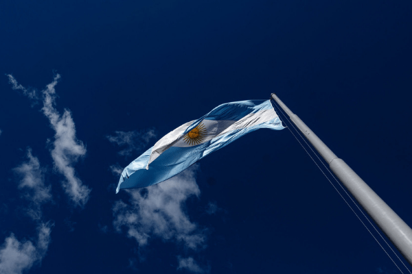 Collapse in Argentine bonds alerts distressed debt specialists