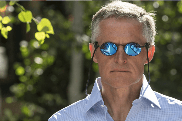 Viking curbs investor redemptions to aid VC push