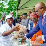 Dapo Abiodun, Ogun State governor, inspecting farm produce presented to him by one of the Fadama 3 Graduate Unemployed Youths (Fadama Guys) Sowemimo Olakanmi, shortly after the scheme was flagged off by the governor at the Governor’s Office, Oke-Mosan, Abeokuta.