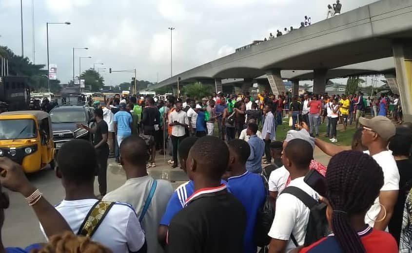 Nigerians dare security agencies to hold #RevolutionNow protests