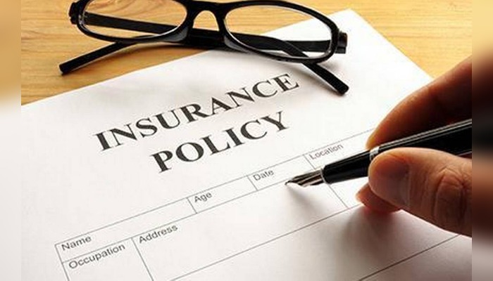 financial advisers hustle around insurers