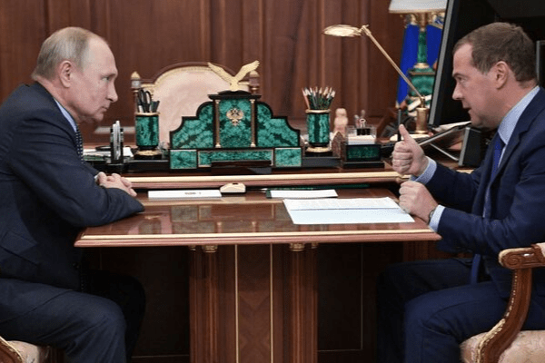 Vladimir Putin urges cuts to red tape to unlock spending