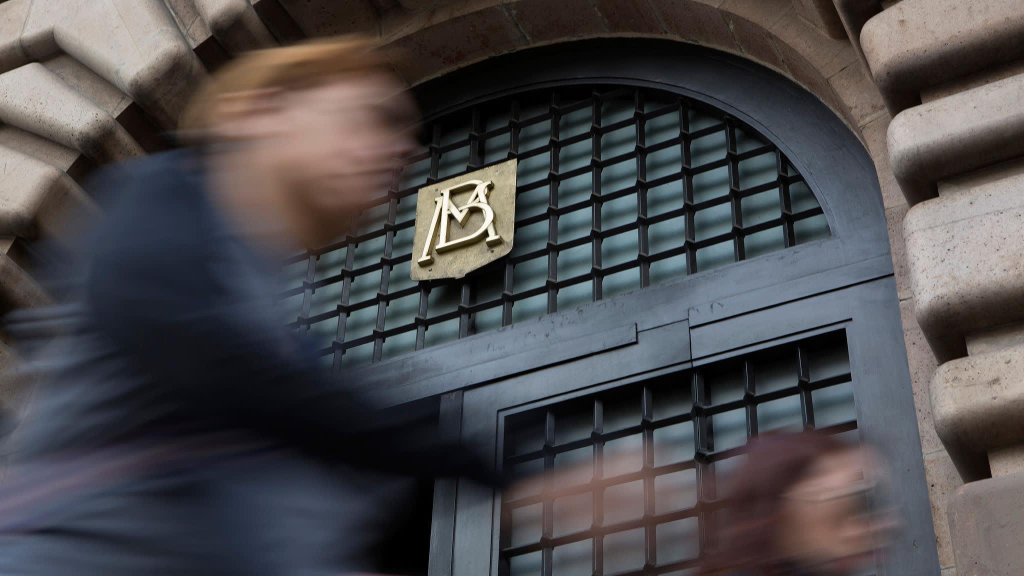 Banks snap up $60bn in two-week loans from New York Fed