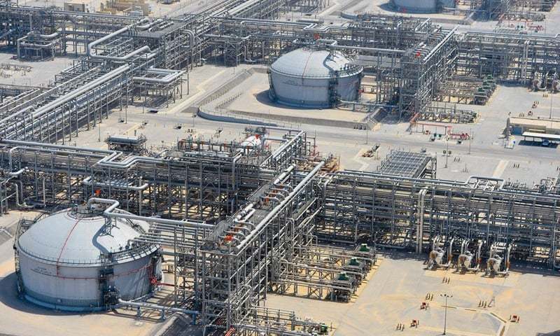 Saudi Aramco may shift IPO as risks mount on oil assets
