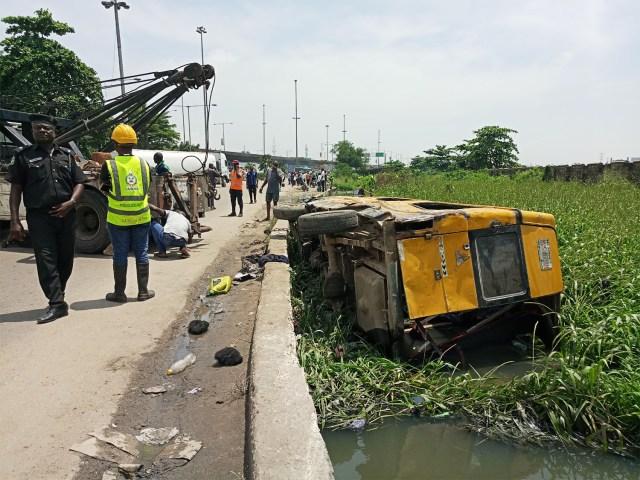 Bus with 29 passengers plunges into Lagos canal