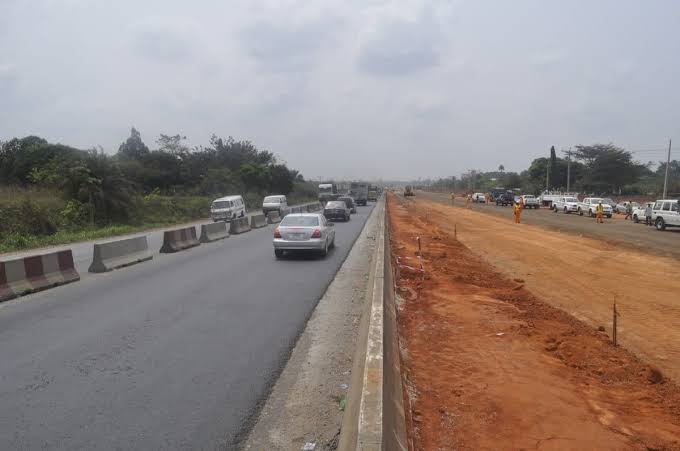 Hard times for travelers as Julius Berger diverts traffic on Lagos-Ibadan Expressway