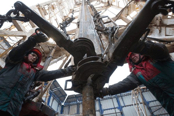 Russia looks at alternatives to dollar for energy transactions