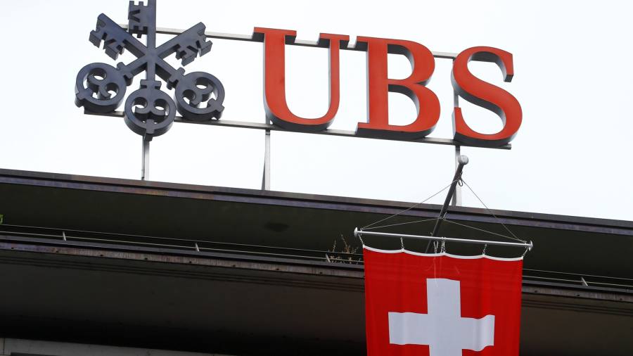 A senior economist at UBS who was suspended after he made controversial remarks relating to a bout of swine fever in China is returning to work, according