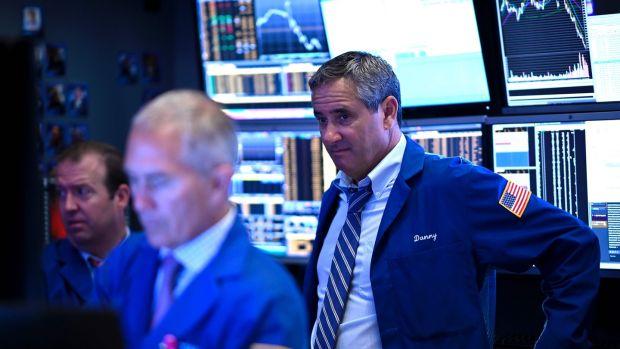 Global stocks sell off as economic fears mount