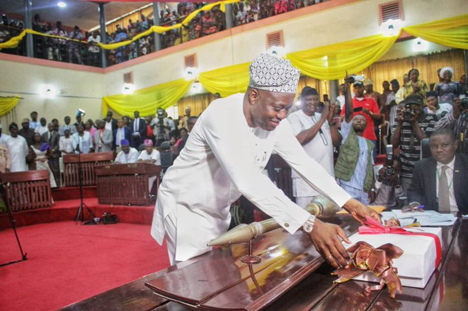 Makinde presents first budget of N208bn to Oyo Assembly