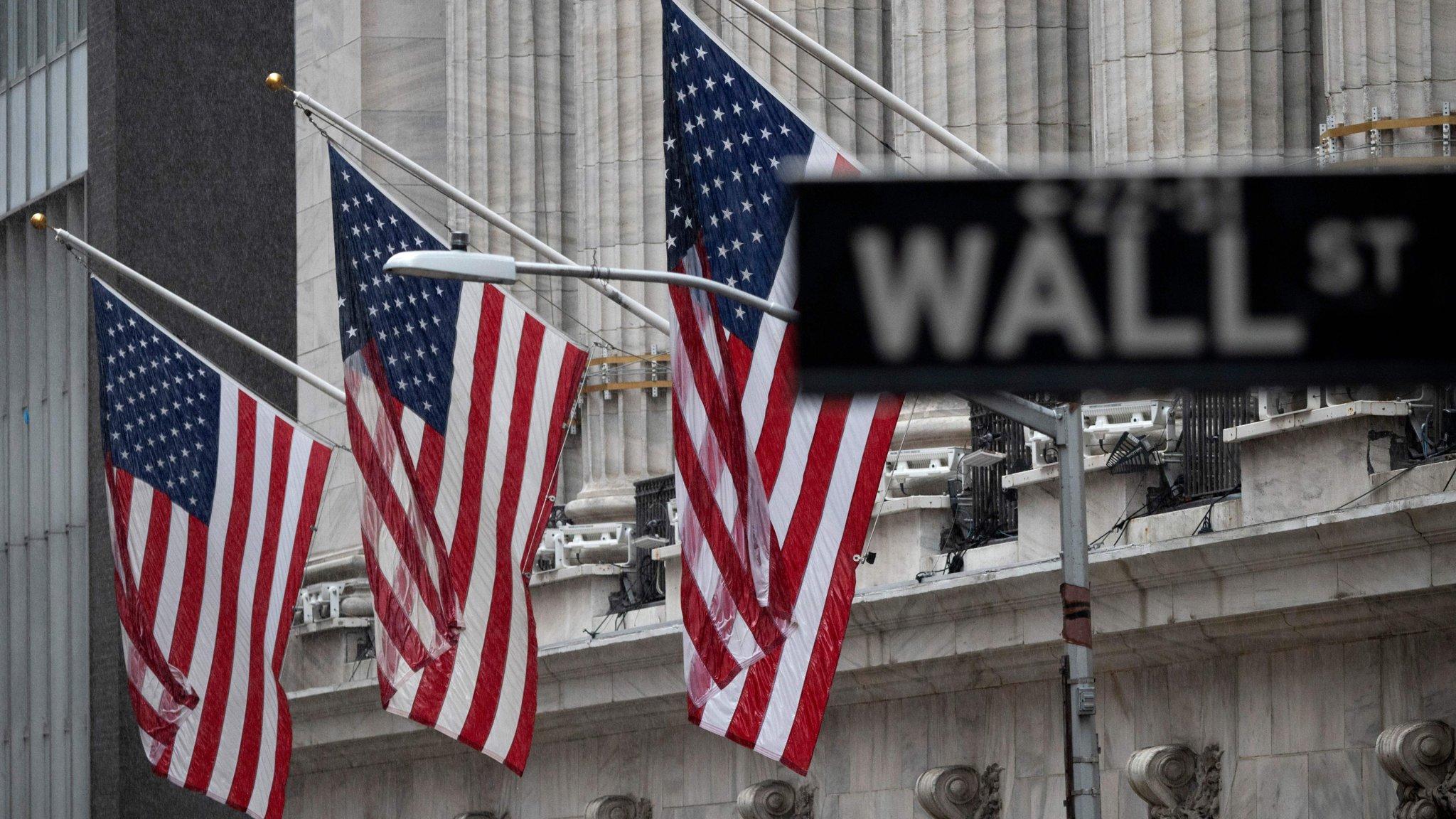 Wall Street slashes forecasts for US corporate earnings