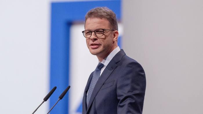 Regulators press Deutsche Bank boss to drop dual roles