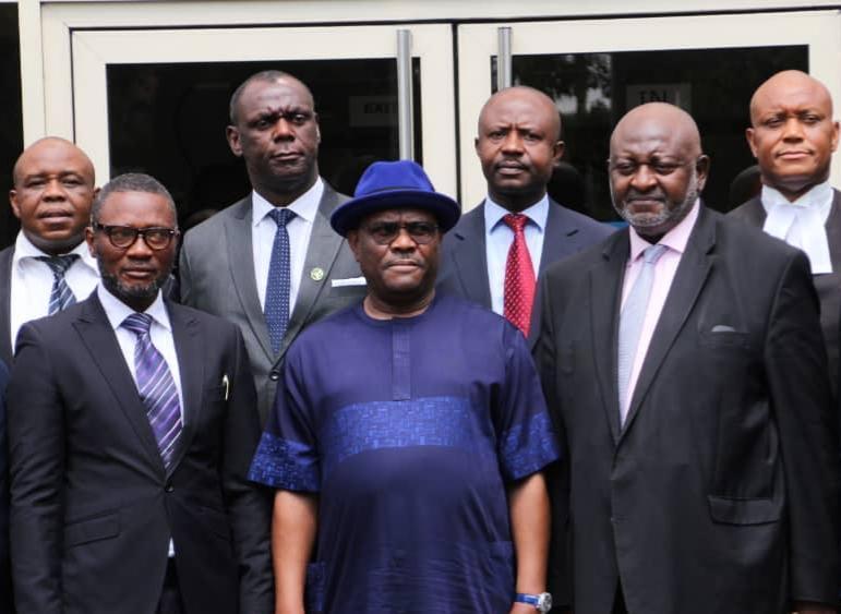 Nyesom Ezenwo Wike (m), Rivers State governor; Long Williams (l), chairman, Governing Council of Eastern Bar Forum, and Onueze Okocha (SAN), former president of NBA, at the Government House Port Harcourt.