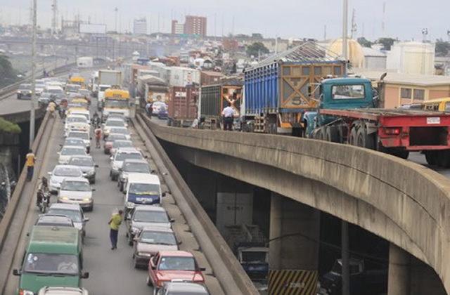 Apapa traffic to worsen as Lagos closes Marine Beach Bridge for repairs