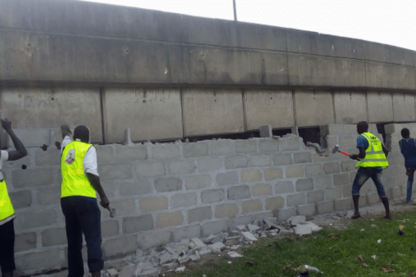 FG begins demolition under Lagos bridges  