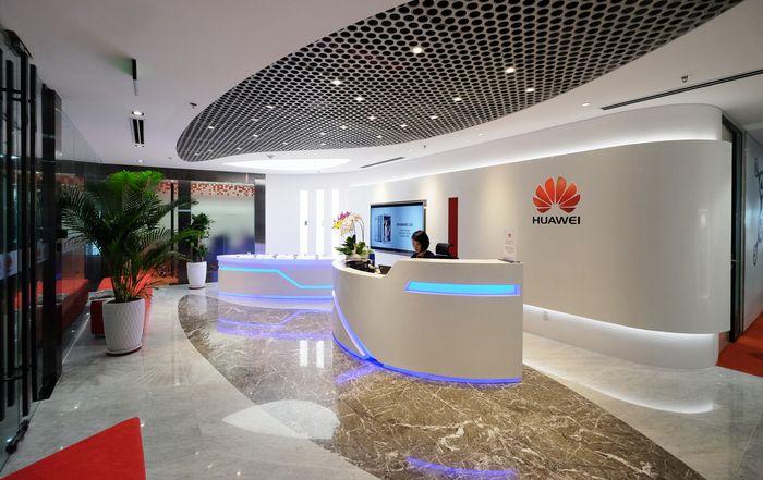 Global Strategy Debrief: Huawei in the eyes of the storm