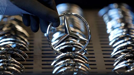 Daimler suffers worst results in decade as profits dive