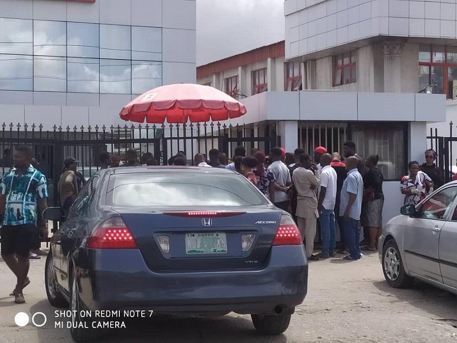 Nigerian Banks cut customers spending abroad on dollar shortage