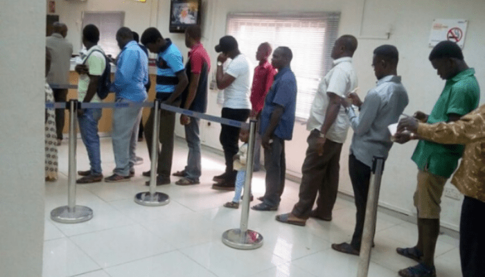 Nigerians looking for new naira queue up at ATMs
