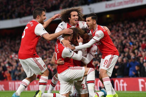 Arsenal executives take pay cut as player talks continue