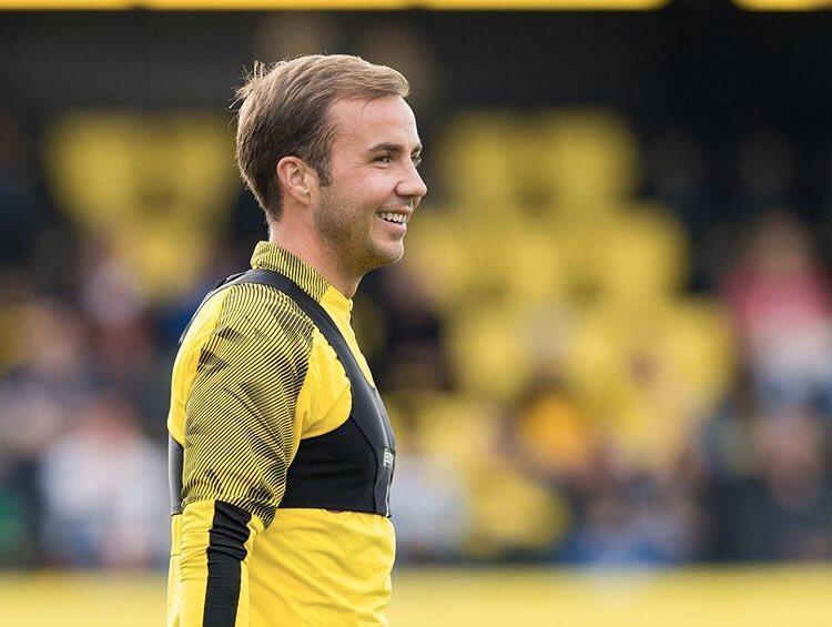 Mario Goetze finally dumps Dortmund