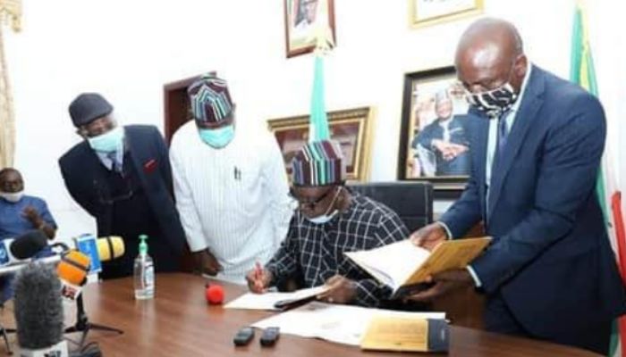 A contract signing
