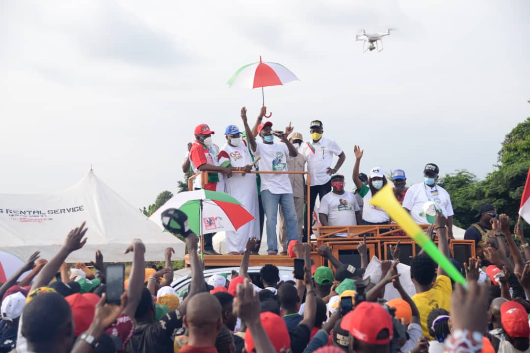 Edo poll: More woes for APC as chieftain, 3,000 others defect to PDP in Ovia North East