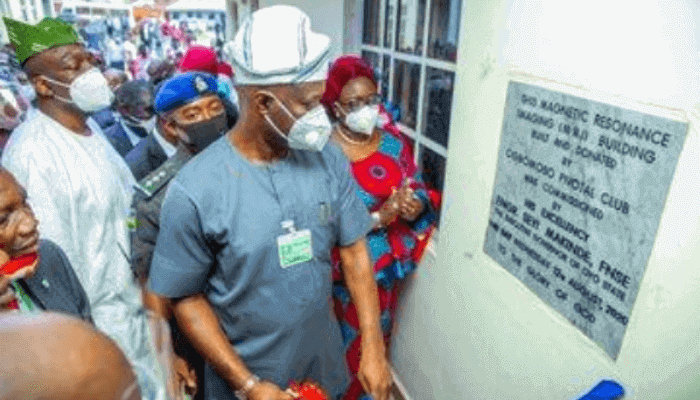 Oyo State governor, Seyi Makinde in oyo specialist hospital