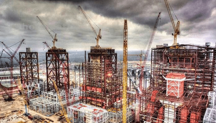 Building power plants in a regulated price regime