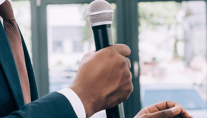 Spontaneous public speaking