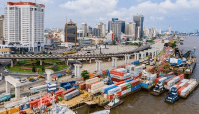 FG, Lagos order stoppage of barge operations on Marina coastline