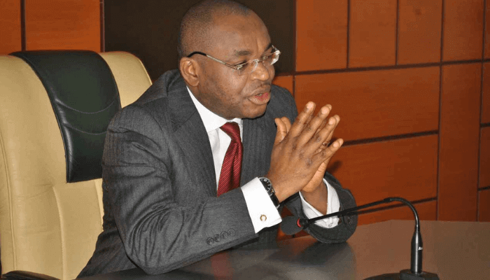 The picture of a state governor speaking