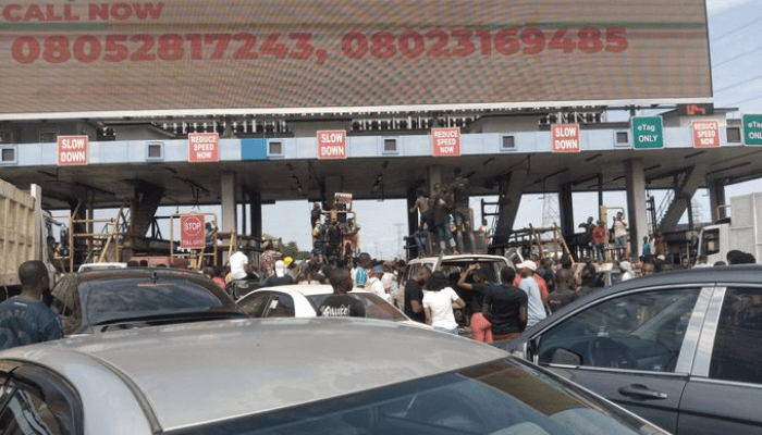 Lagos #ENDSARS protesters turn to booze, music to keep spirits high