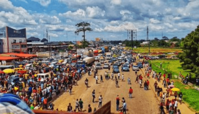 #EndSARS protesters invade Benin Correctional Center, 100 of inmates escape