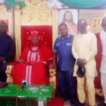 HRM, Monday Obukohwo Whiskey (3rd l), Udurhie I of Idjerhe Kingdom; Michael Ikeogwu (m), NUJ Delta State