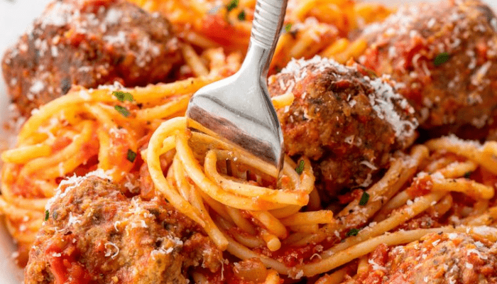 Spaghetti and meatball