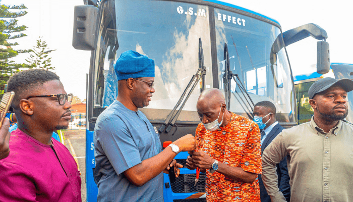 Seyi Makinde donated three buses to the Shooting Stars Supporters' Club (3SC) and the Crown Football Club, Ogbomoso