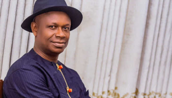 Asoliye Douglas-West