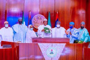 Muhammadu Buhari signs the Electoral Act Amendment Bill