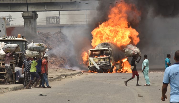 Gas laden tanker explodes in Ijora, Apapa Lagos | burning gas tanker | Photo by Wale Amoo | Businessday.ng