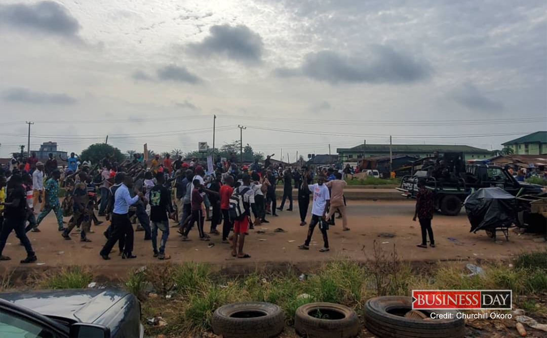 Residents of Ovia North-East protesting along the Benin-Lagos expressway against continuous attacks by herders in their communities in Edo State.