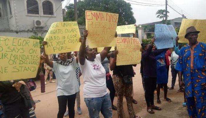Egor APC members protesting