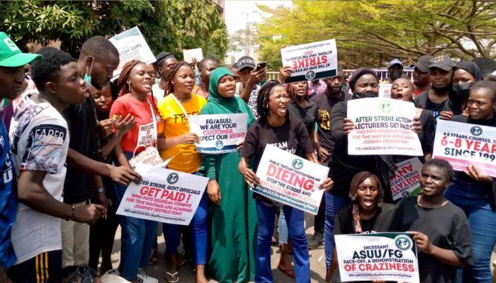 Nigerian Students protest